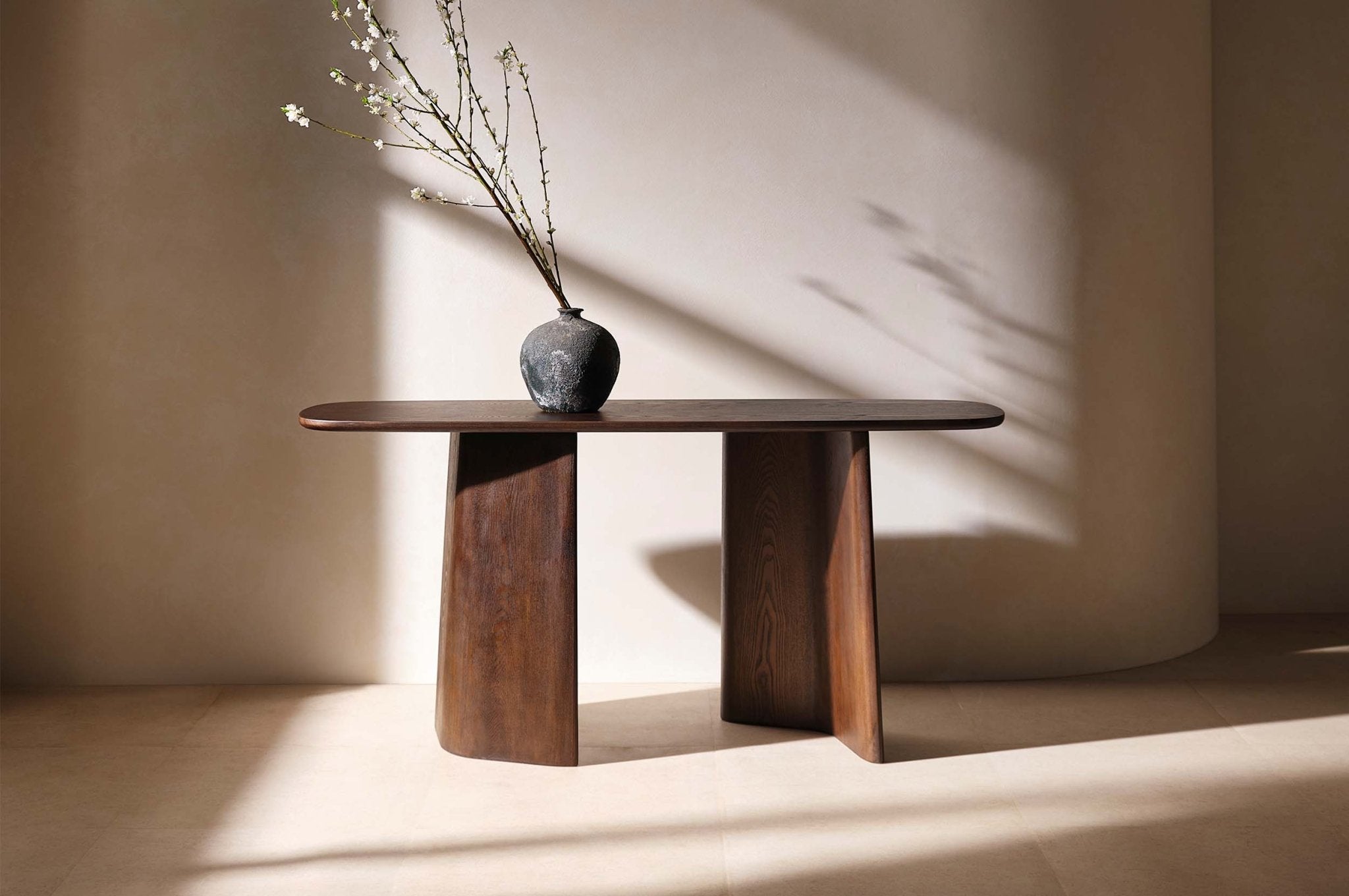 Choosing the Perfect Console Table for Small Spaces - Elsa Home And Beauty